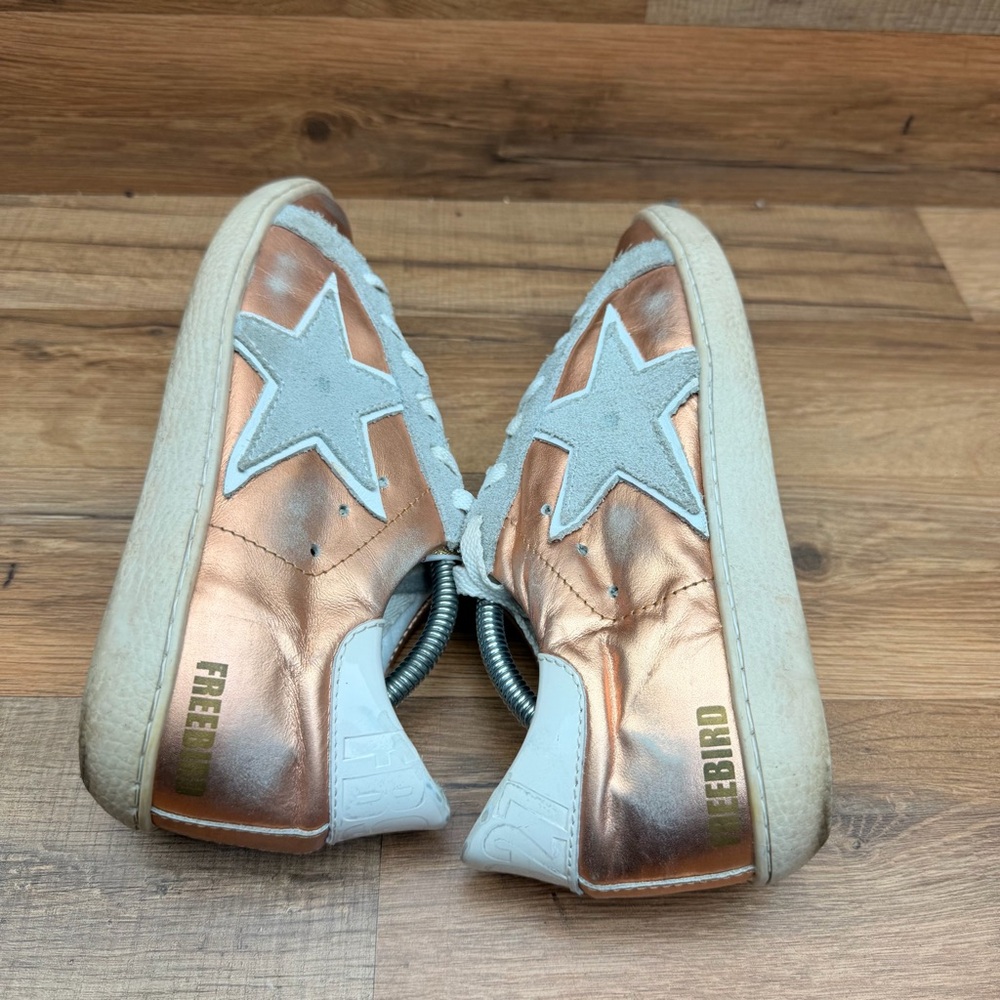 Freebird by Steven Madden Women's 7 Metallic Rose Gold Star Lace-Up Sneakers - Picture 4 of 9